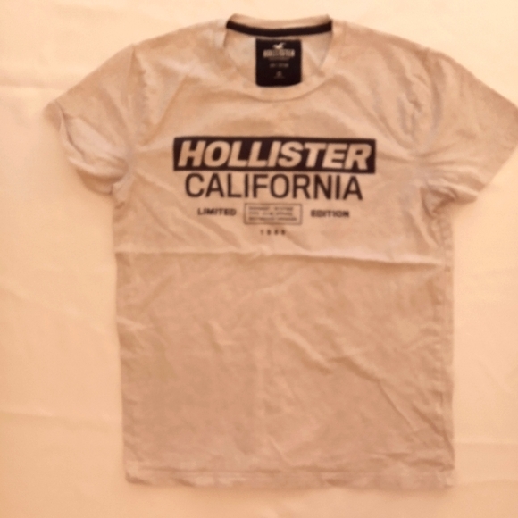 Hollister tshirt - Picture 1 of 3